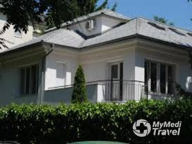 Compare Reviews, Prices & Costs of Breast Augmentation in Hungary at Art Medic Clinic | M-HU1-22