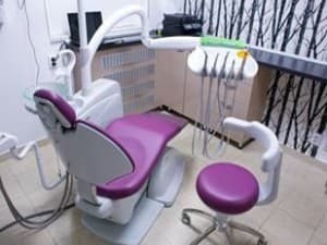 Compare Reviews, Prices & Costs of Teeth Cleaning in Romania at Favorit Dental Clinic | M-BR-58