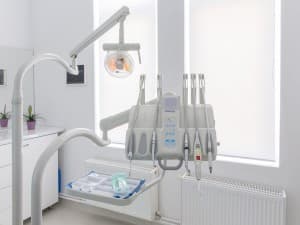 Compare Reviews, Prices & Costs of Teeth Cleaning in Romania at Omnia Dental | M-BR-52