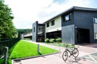 Compare Reviews, Prices & Costs of Spinal Cord Injury Treatment in United Kingdom at Vale Healthcare - Cardiff Bay Clinic | M-UN1-296