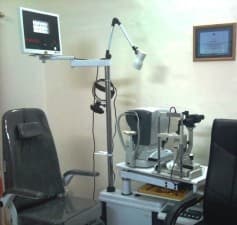 Compare Reviews, Prices & Costs of Age-Related Macular Degeneration (AMD) Treatment in Chandigarh at EYECARE | M-IN2-7