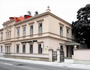 Compare Reviews, Prices & Costs of Dermal Fillers in Czech Republic at Riva | M-CZ1-33