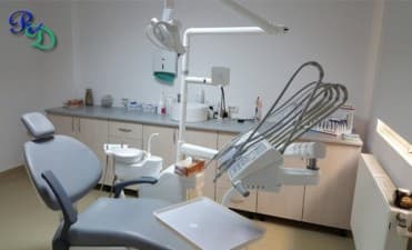 Compare Reviews, Prices & Costs of Teeth Cleaning in Romania at Rosetti Dent Clinic | M-PO1-32