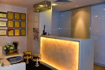 Compare Reviews, Prices & Costs of Hair Transplant in Singapore at Dr Leo Aesthetic Plastic and Reconstructive Surgery | M-S1-762