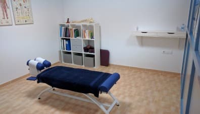 Compare Reviews, Prices & Costs of Chiropractic Adjustment in Spain at Chiropractic Center Nicolas FREY DC | M-SP1-68