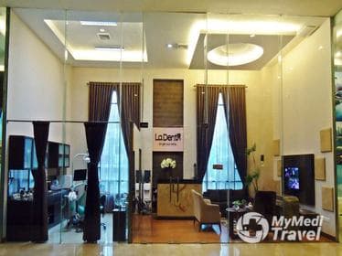 Compare Reviews, Prices & Costs of Cosmetic Dentistry Consultation in North Sumatra at Ladenta Dental Clinic | M-I33-6