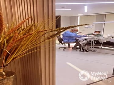 Compare Reviews, Prices & Costs of Crowns and Hotel Package in Turkey at IST Smile Experts | 4707B5